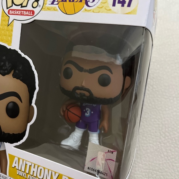 NWT - Funko Pop! Basketball Los Angeles Lakers #147 Anthony Davis - Picture 2 of 8